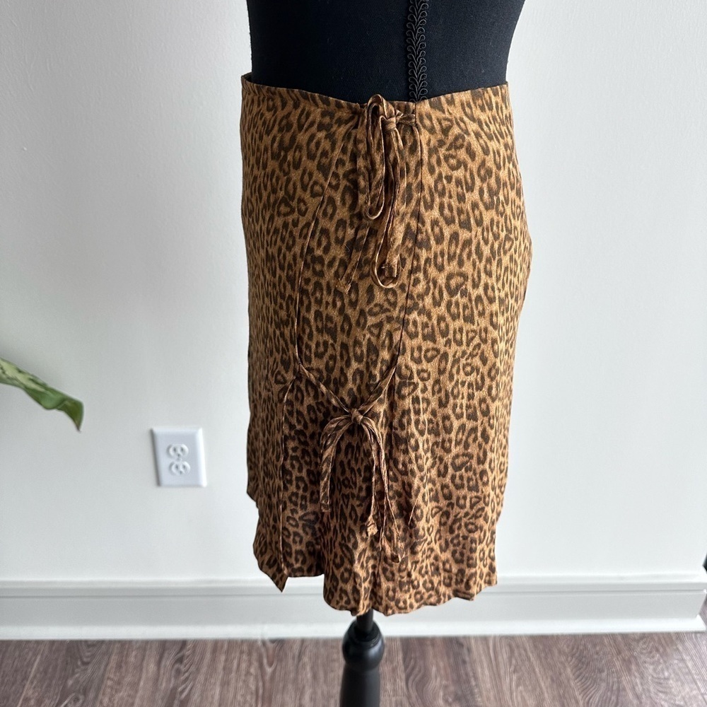 Gianni Bini GB Leopard Print Wrap Mjni Skirt - Picture 4 of 6